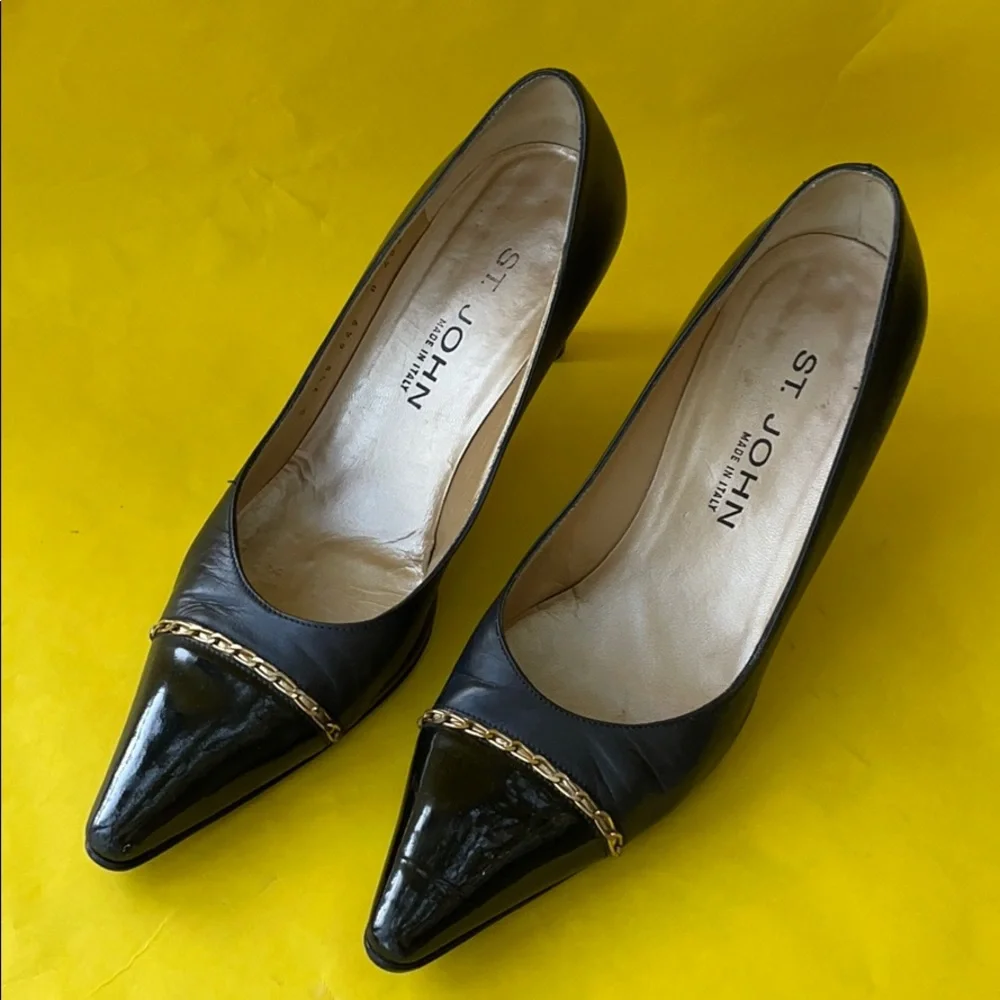 Vintage dark blue /gold St.John leather shoes